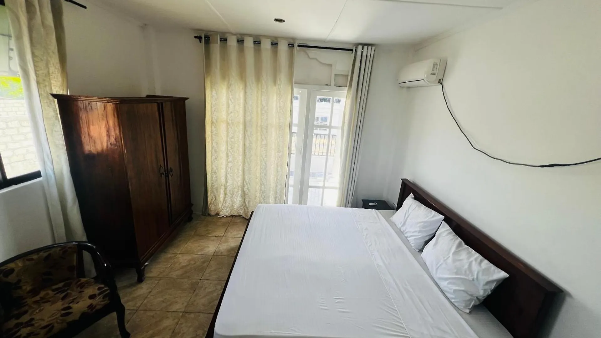 Ramlyn Guesthouse & Restaurant Negombo Guest house