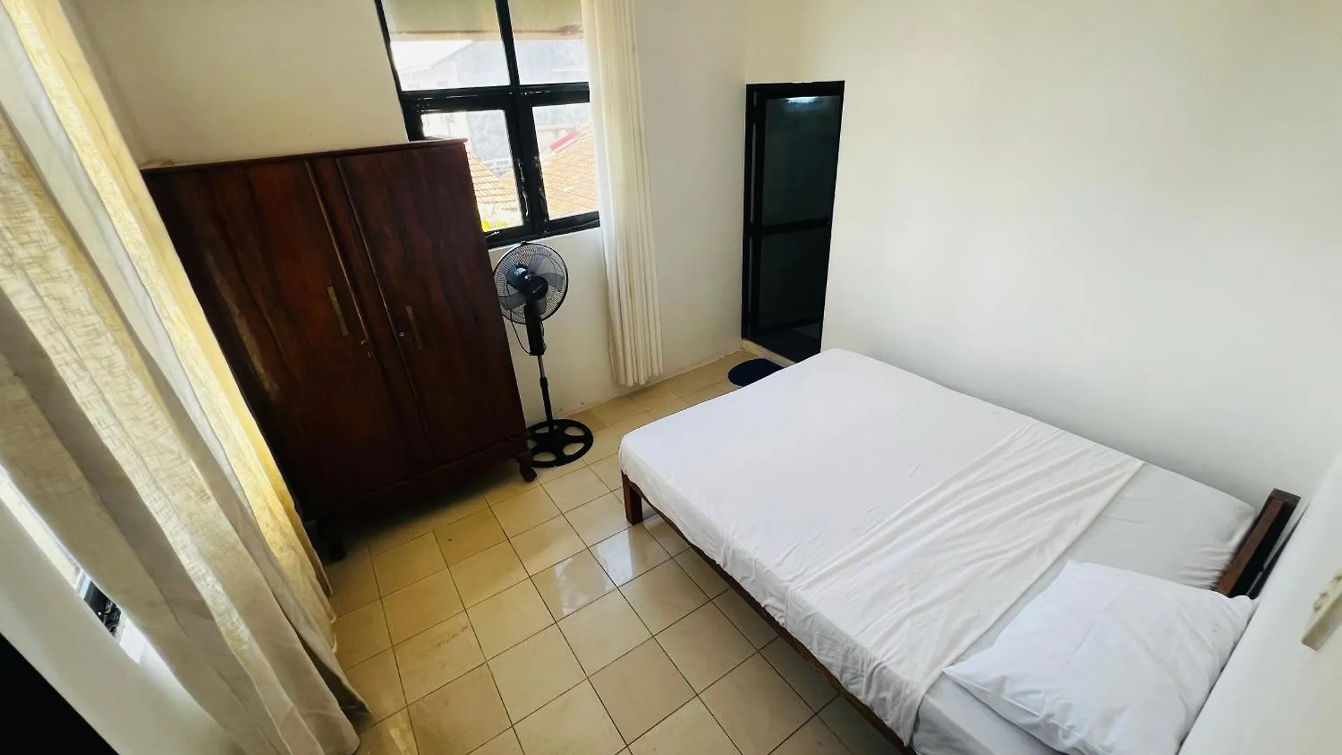 Ramlyn Guesthouse & Restaurant Negombo Guest house