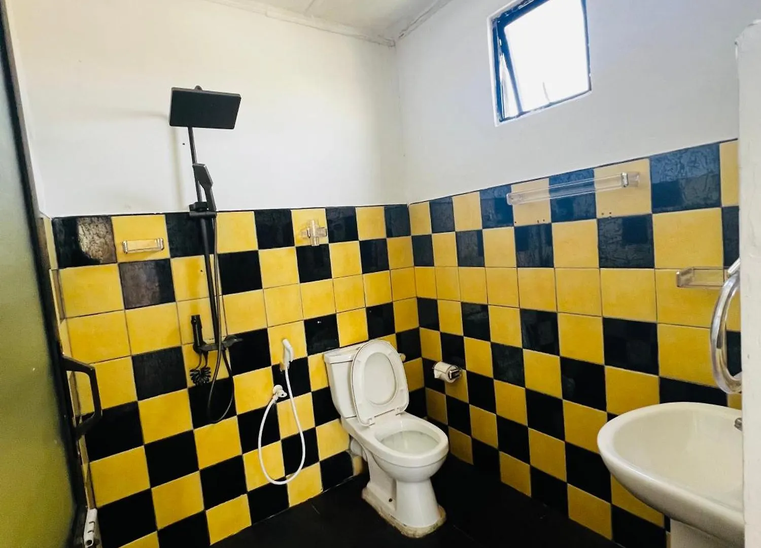 Ramlyn Guesthouse & Restaurant Negombo